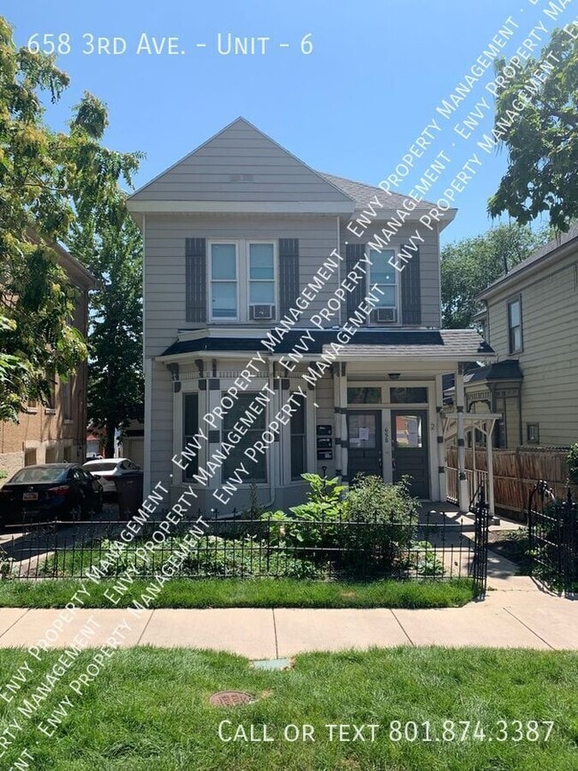 Primary Photo - 658 3rd Ave