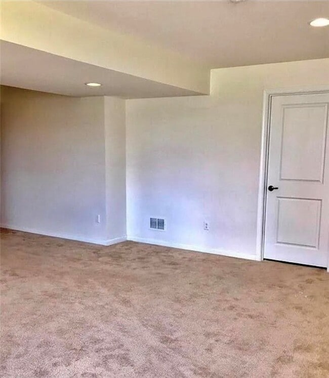 Building Photo - 251 Elmcrest Rise