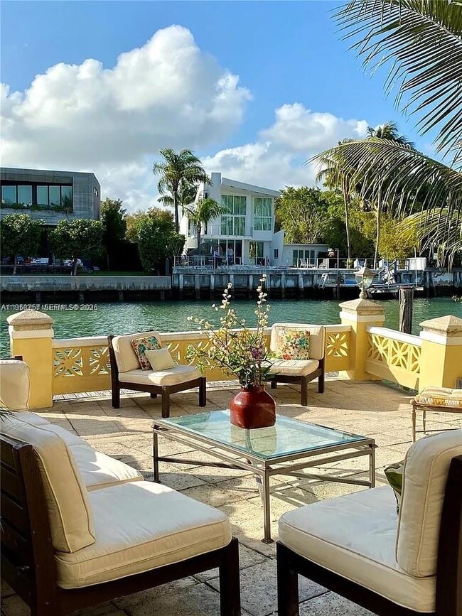 Building Photo - 4812 Pine Tree Dr