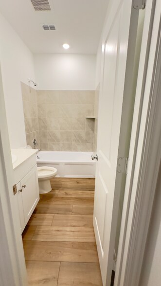 Building Photo - 2108 Angus Dr