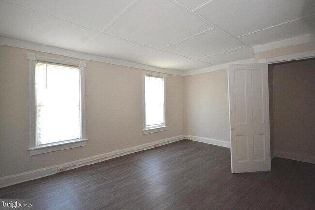 Building Photo - 105 E North Ave