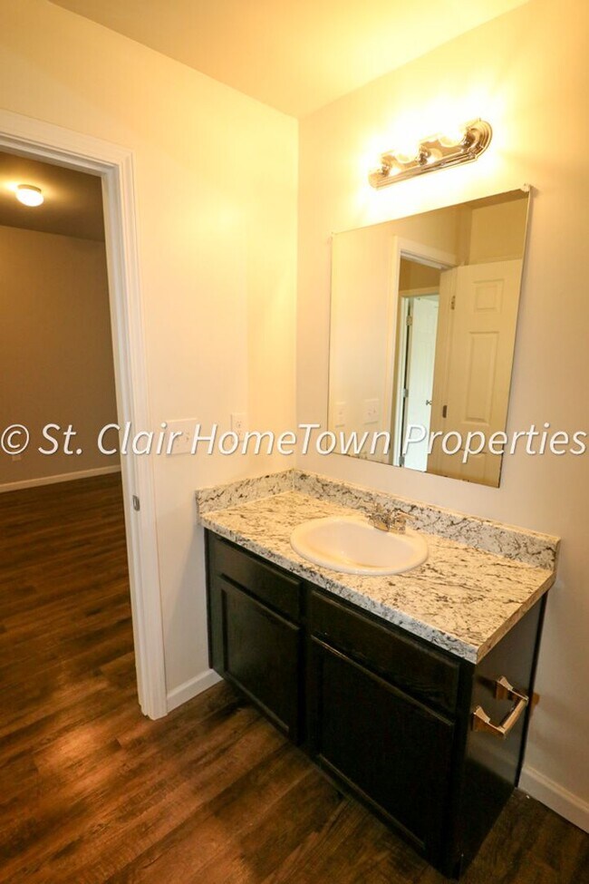 Building Photo - Spacious 4 Bedroom Home in Fox Hollow