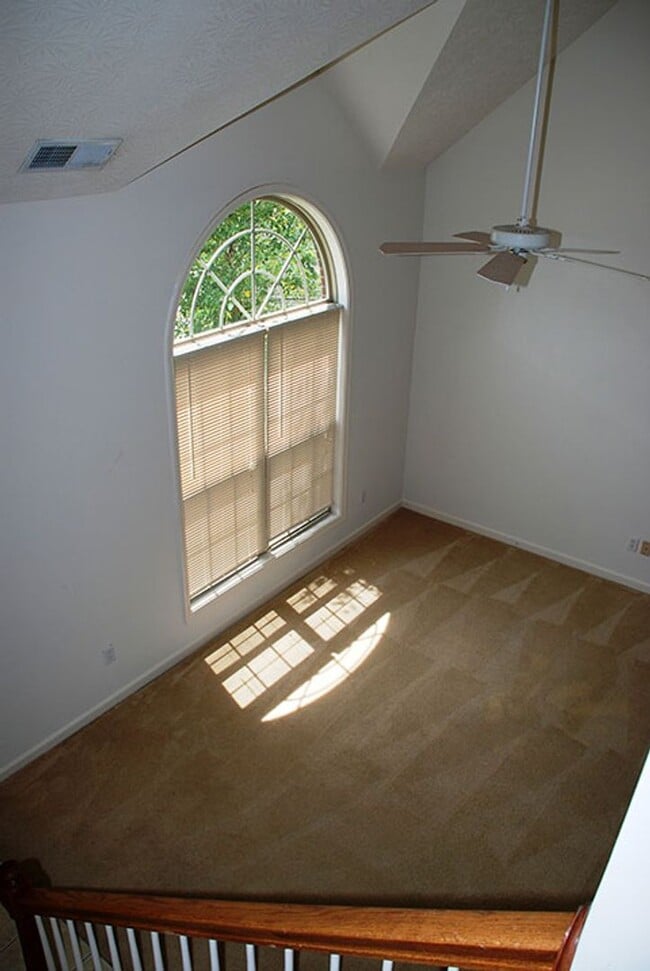 Building Photo - 3 bedroom/2 bath Home GREAT location!!! Available 9/1/2026!!