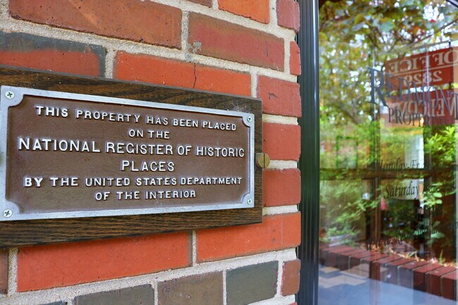 Historic - 2850 Fairway Dr