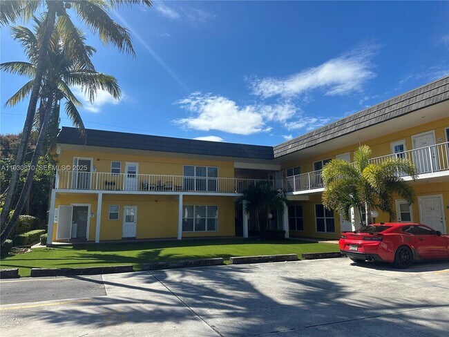 Building Photo - 2822 Van Buren St