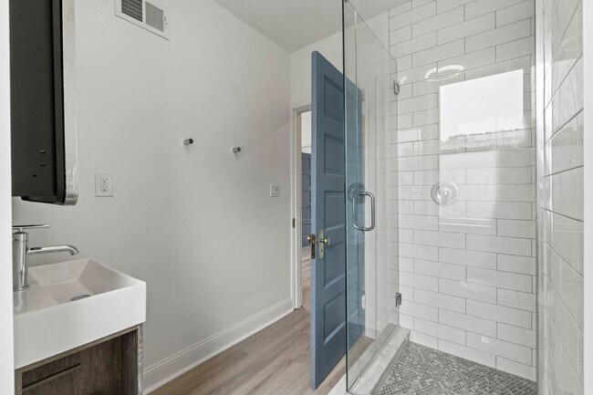 Building Photo - 5708-5710 Weldin