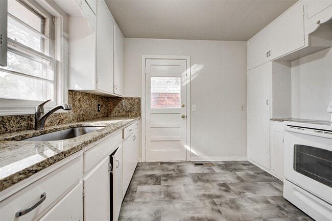 Building Photo - 1742 Carlisle Rd