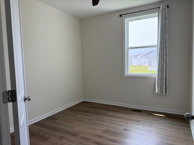 Building Photo - Gorgeous 4 beds 2.5 baths in Johnstown
