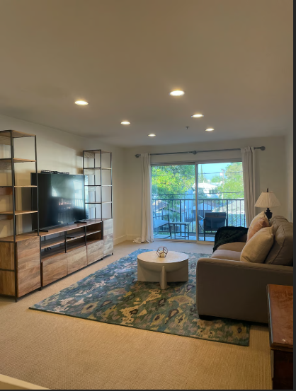 Building Photo - 4501 Cedros Ave