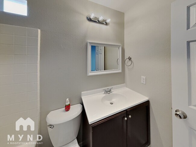 Building Photo - 1527 Cane Hill Dr