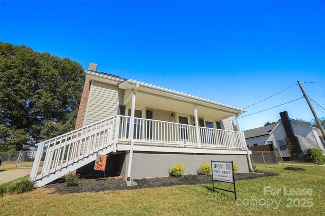 Primary Photo - 107 Ervin St