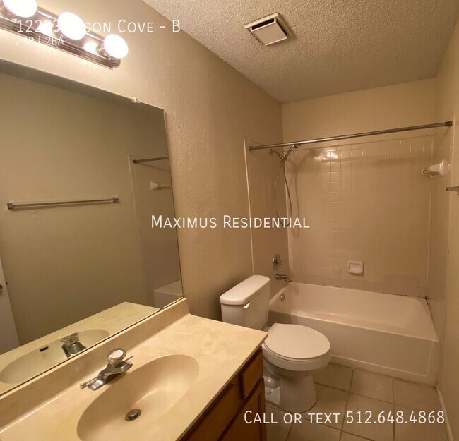 Building Photo - Well-Maintained N. Austin 2/2 - Easily Acc...