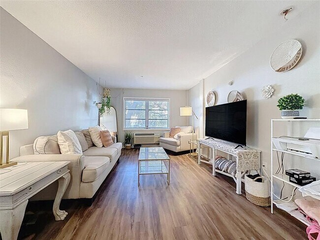 Building Photo - 406 S Cedar Ave