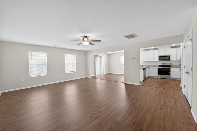 Building Photo - Spacious 4BR House in Charlotte