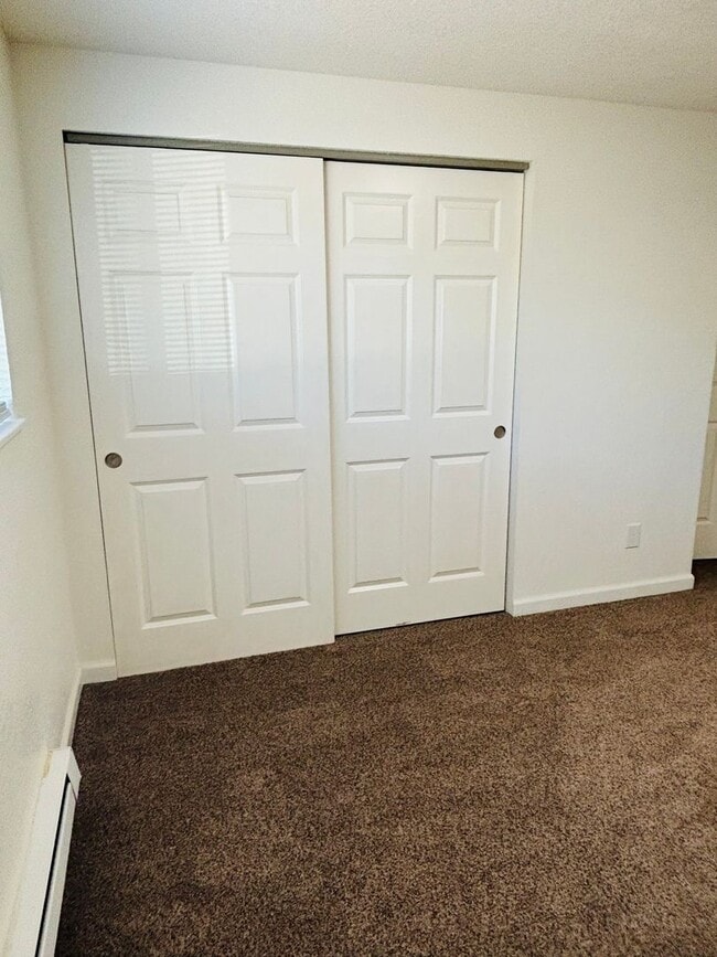 Building Photo - Cute 2 bedroom West Harvard area