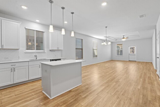 Building Photo - 408 Grace Lilly Dr