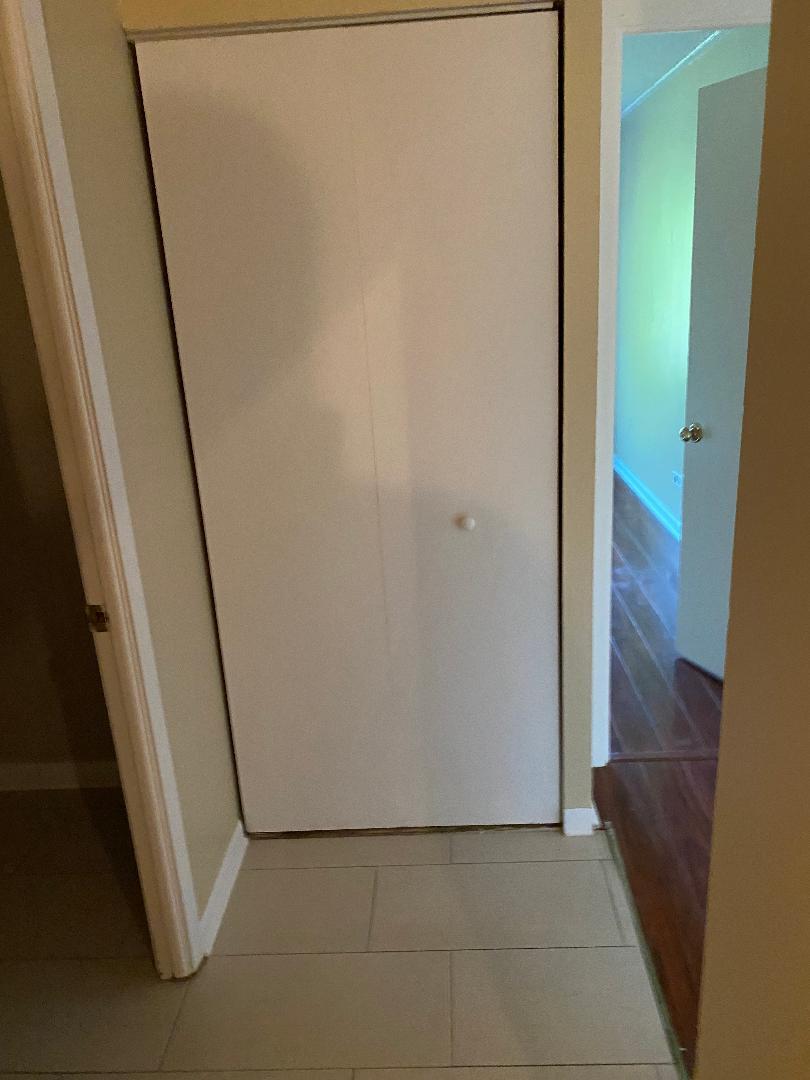 Building Photo - 300 W Fullerton Ave