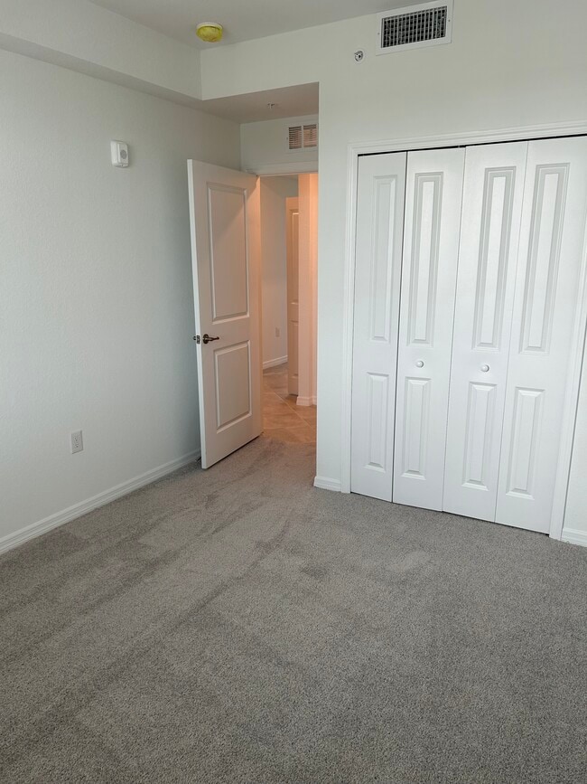 Building Photo - 12180 Wellen Golf St