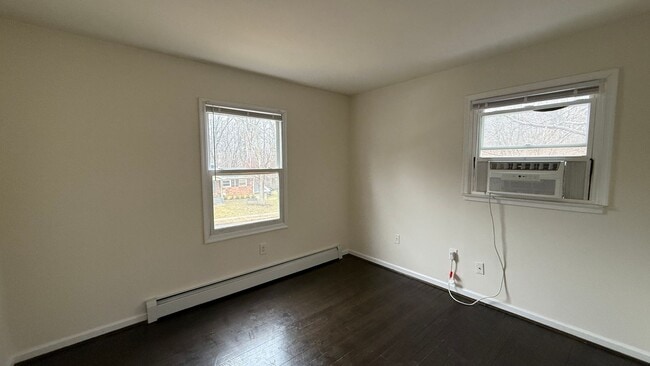 Building Photo - Quiet location, Dale City House