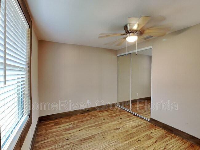 Building Photo - 416 E Welch Rd