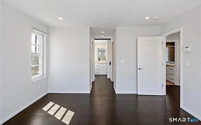 Building Photo - 24 Avery St