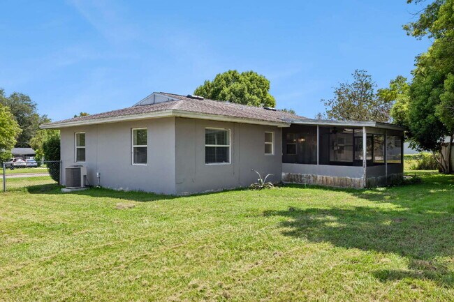 Building Photo - Charming 2-Bed Oasis on Providence Blvd – Cozy Living in Deltona!