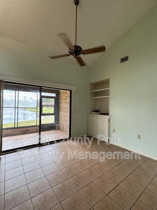Building Photo - 542 Lake Carolyn Cir