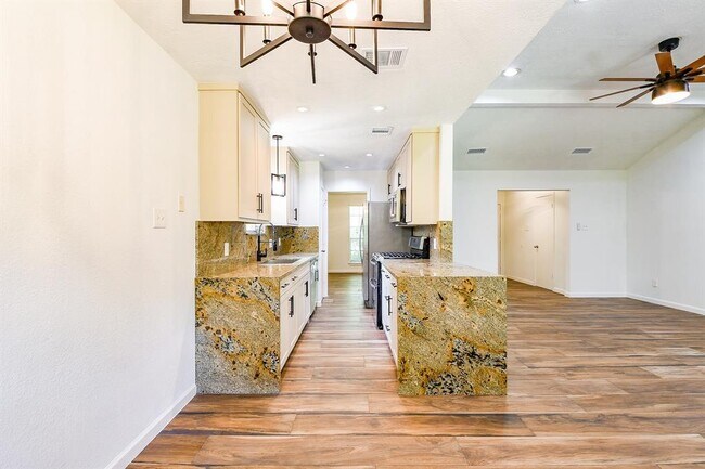Building Photo - 25003 Spring Creek Dr