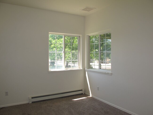 Building Photo - 2479 Wellington Ct