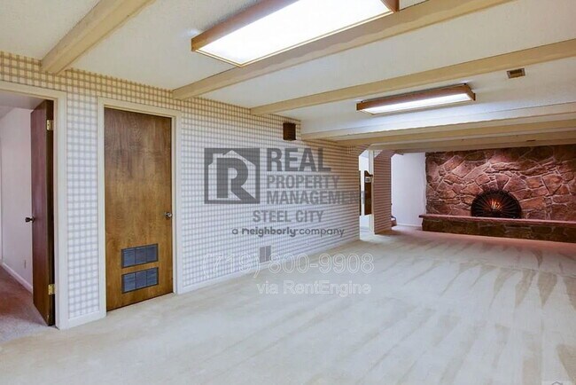 Building Photo - 2541 Taylor Ln