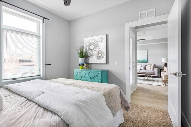 Building Photo - 504 Lyman Ave