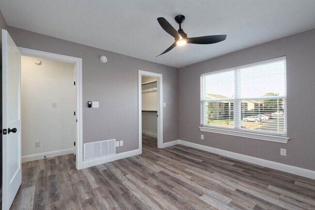Building Photo - 2 YEAR OLD DUPLEX NEAR ACU!
