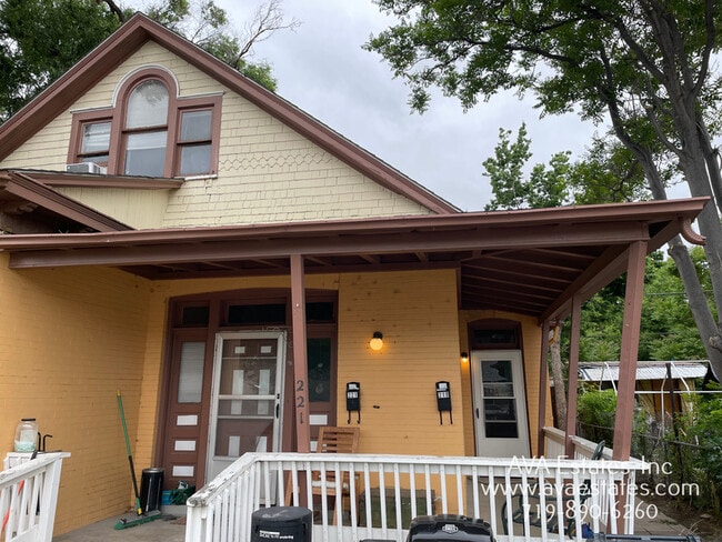 Primary Photo - 219 E Pitkin Ave