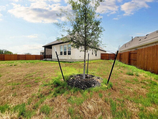 Building Photo - 513 Three Feathers Ct