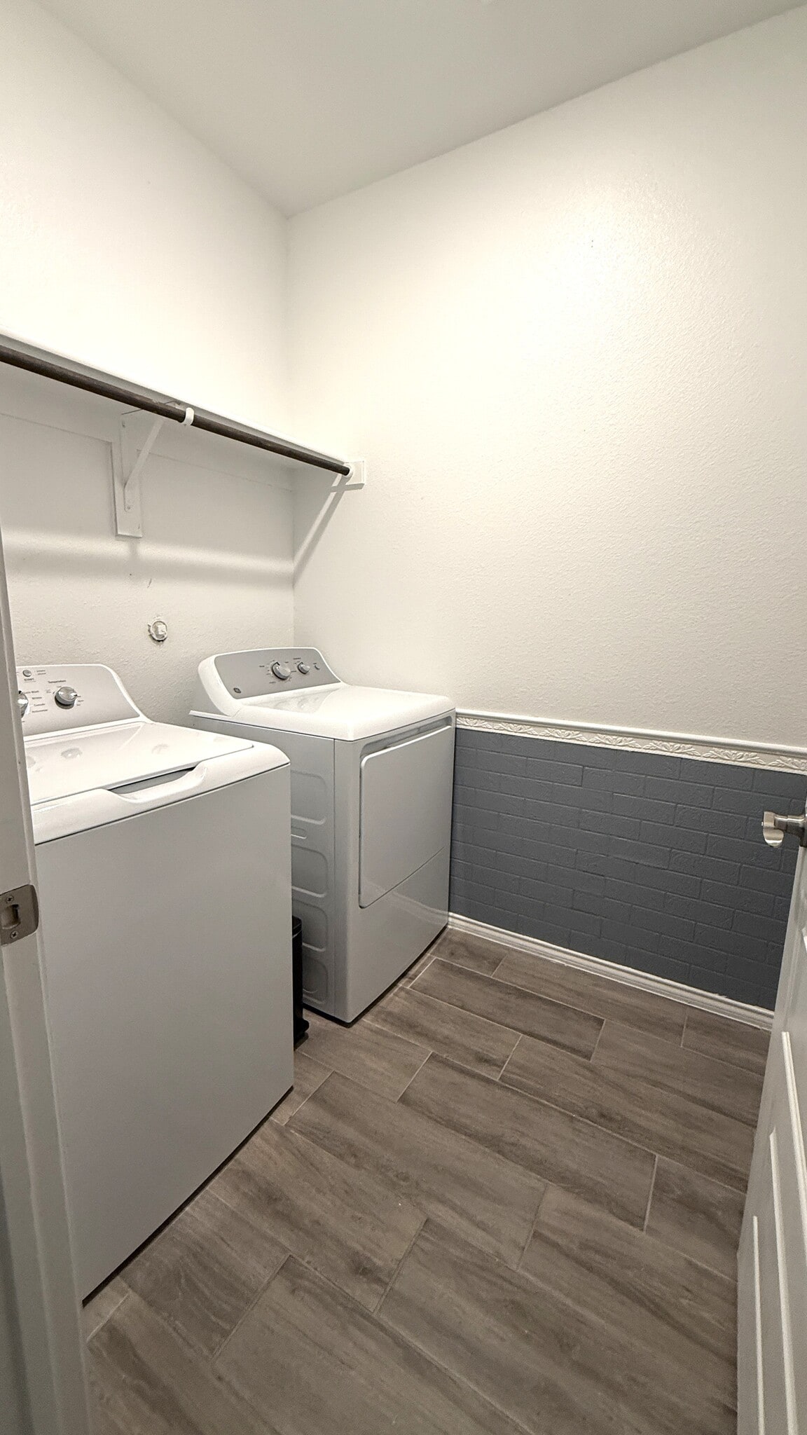 Building Photo - 5945 Hopkins Dr