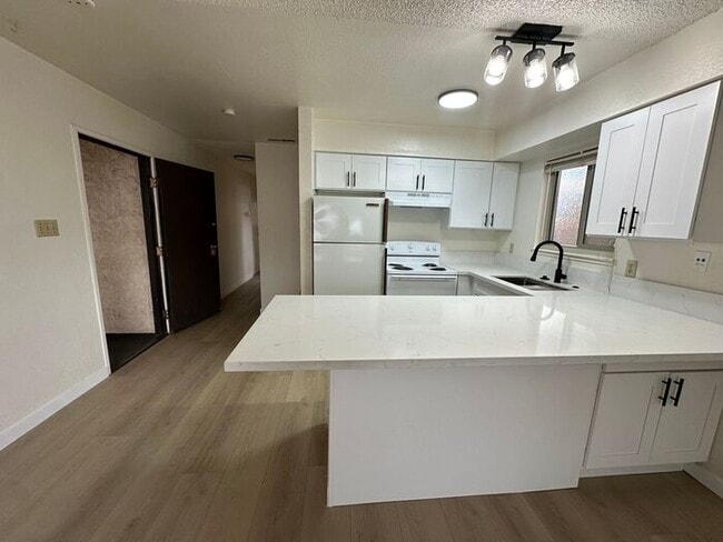 Building Photo - MOVE IN SPECIAL!! DEPOSIT MOVES YOU IN!!!