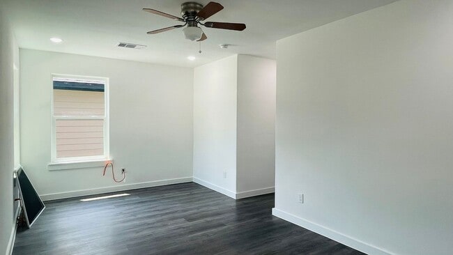 Building Photo - ? Brand-New Unit – 3 Bedrooms, 2.5 Bathroo...