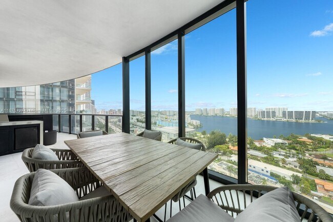 Building Photo - 18555 Collins Ave