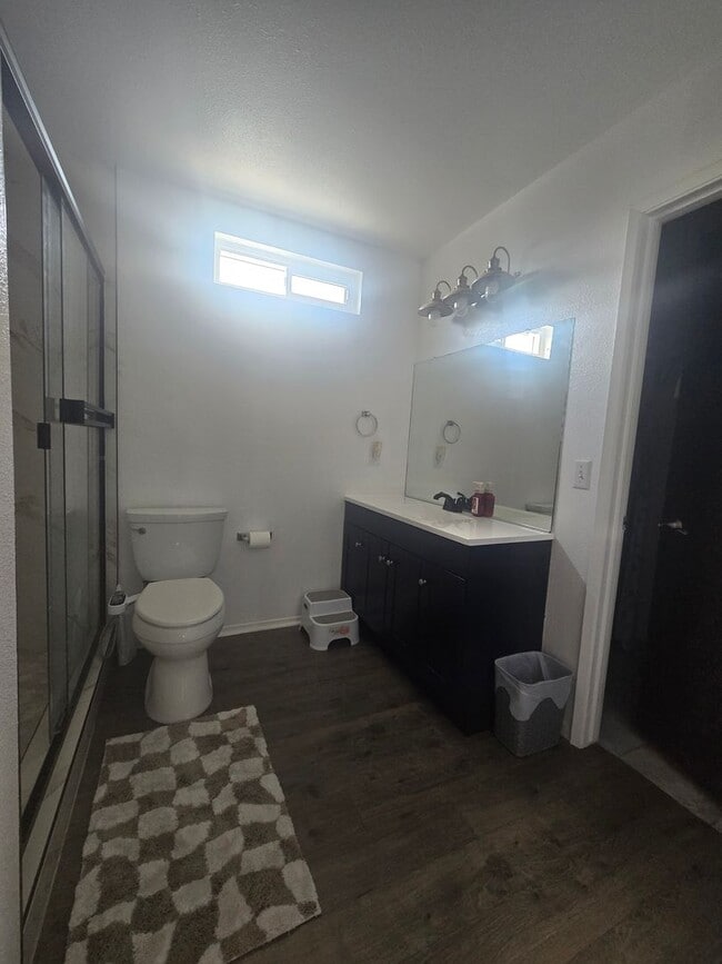 Building Photo - 3 Br 2 Ba home available