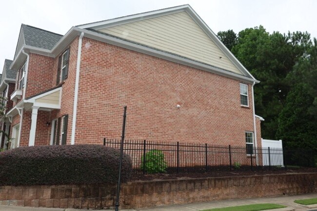 Building Photo - Charming 2-story Townhome