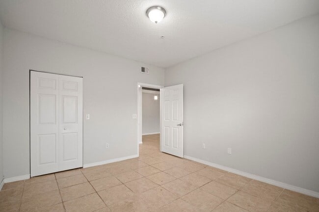 Building Photo - Stunning 2-bedroom, 2-bathroom, Gated comm...