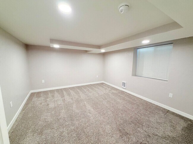 Building Photo - 921 4th Ave N