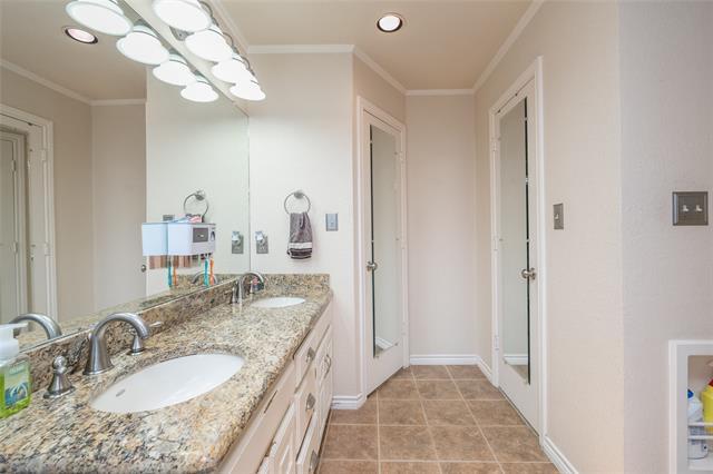 Building Photo - 116 Meadowglen Cir