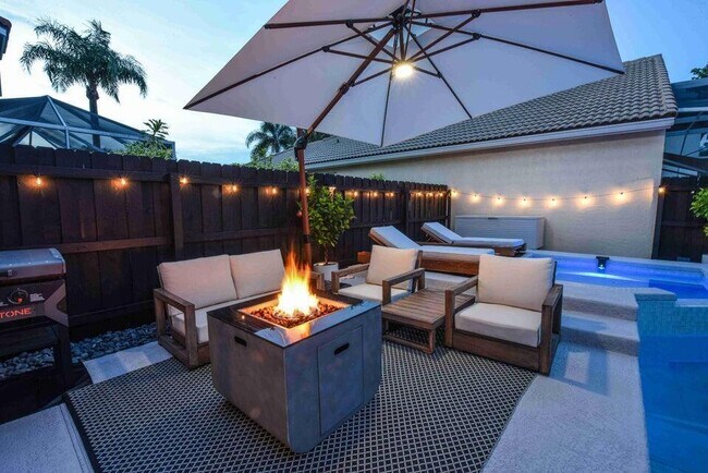 Building Photo - 6017 Newport Village Way