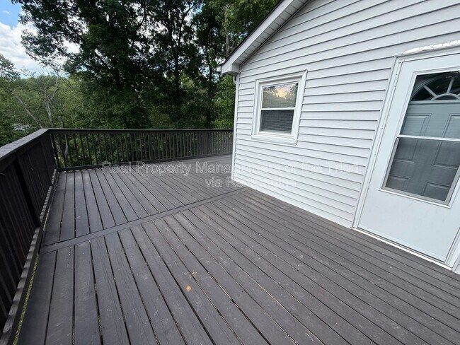 Building Photo - 911 Tipperary Dr