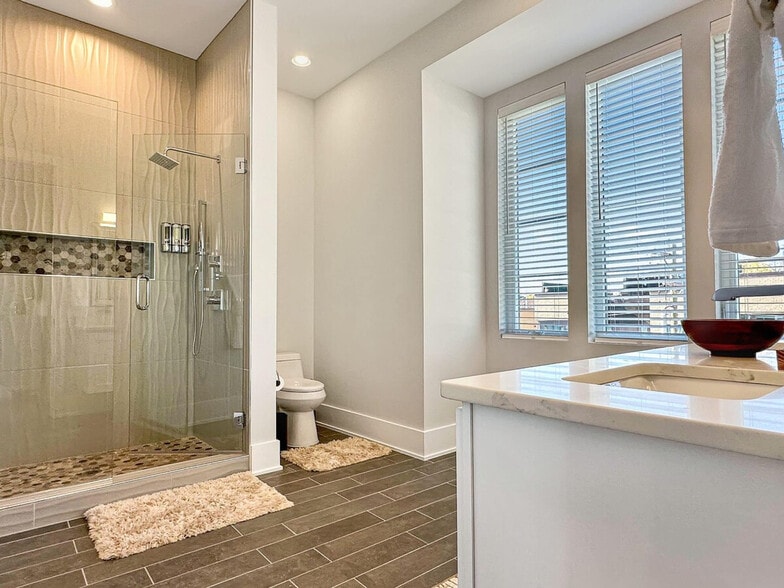 Building Photo - 413 W Lenoir St