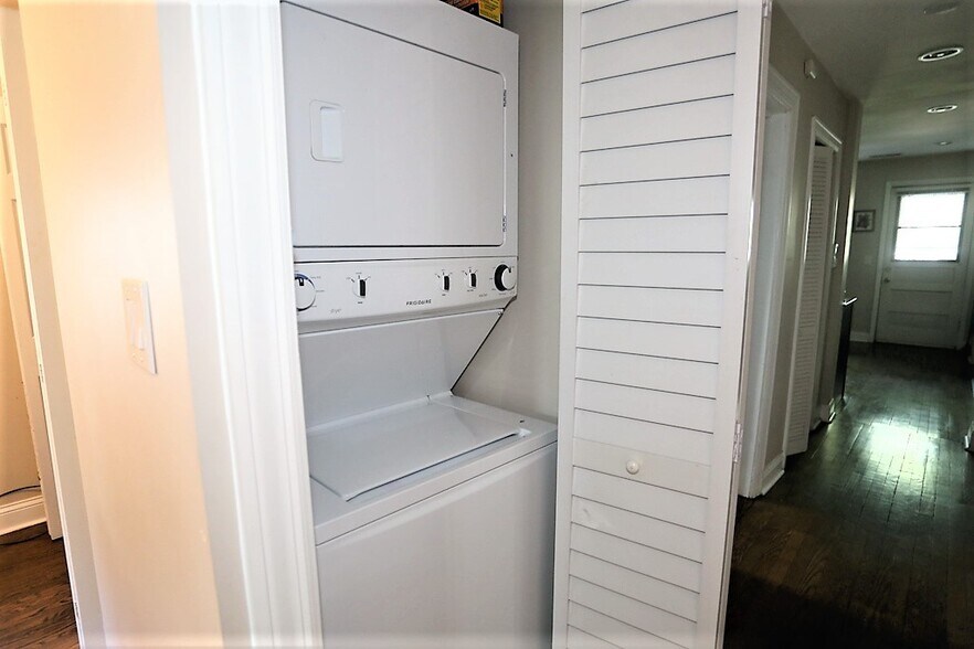 Building Photo - 4849 N Seeley Ave