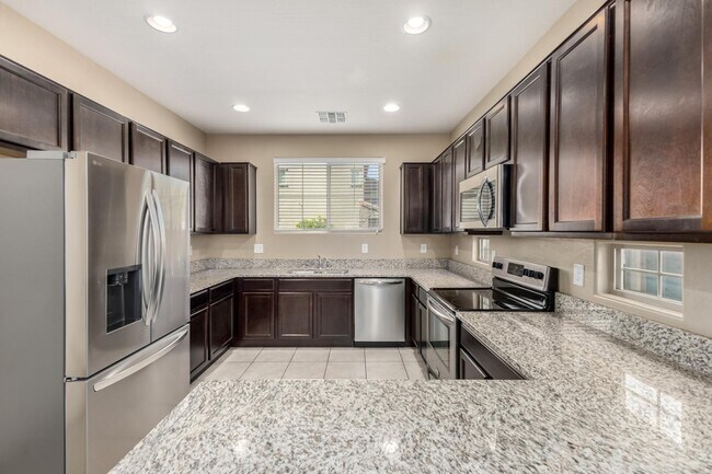 Building Photo - 7742 W Palm Ln