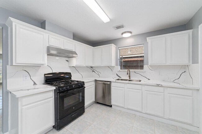 Building Photo - 5530 Imperial Grove Dr