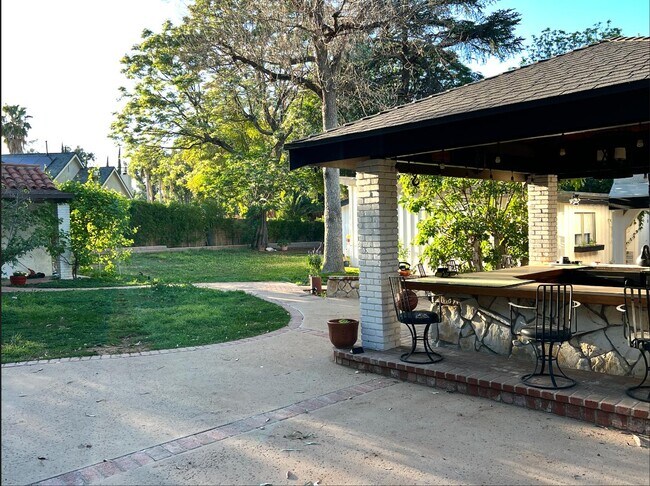 Primary Photo - 5653 Calvin Ave
